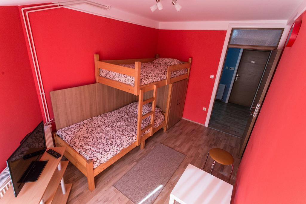 Hostel Day 'N' Night Ni Quarto foto